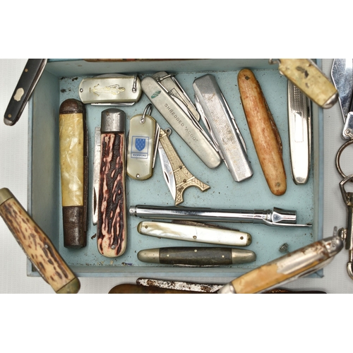 84 - A SMALL BOX OF POCKET KNIVES AND FRUIT KNIVES, to include a small silver blade fruit knife hallmarke... 