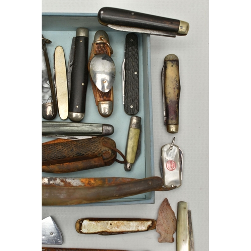 84 - A SMALL BOX OF POCKET KNIVES AND FRUIT KNIVES, to include a small silver blade fruit knife hallmarke... 