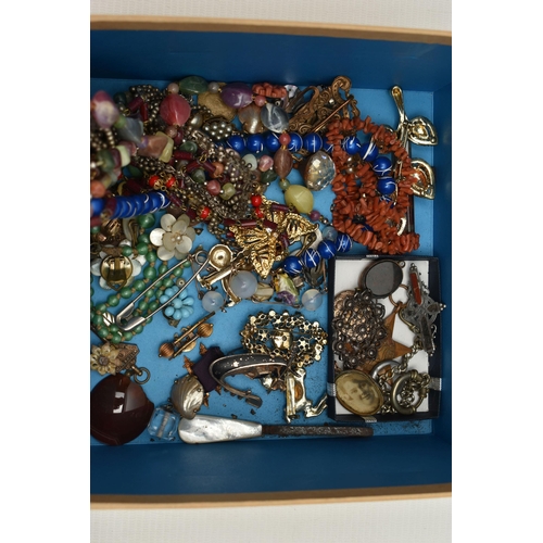 87 - A BOX OF ASSORTED ITEMS, to include an AF yellow metal bar brooch set with an oval cut aquamarine an... 