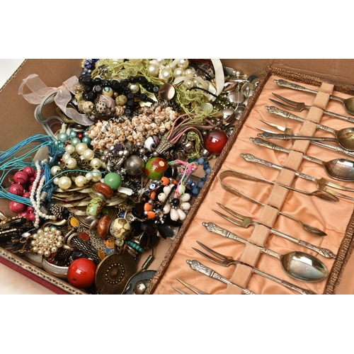 93 - COSTUME JEWELLERY AND CUTLERY SETS, to include beaded necklaces, bracelets, bangles etc, together wi... 