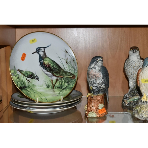 375 - SIX BESWICK SCOTCH WHISKY FLASKS OF BIRDS OF PREY, A SET OF FOUR LIMOGES / FRANKLIN PORCELAIN BIRD C... 