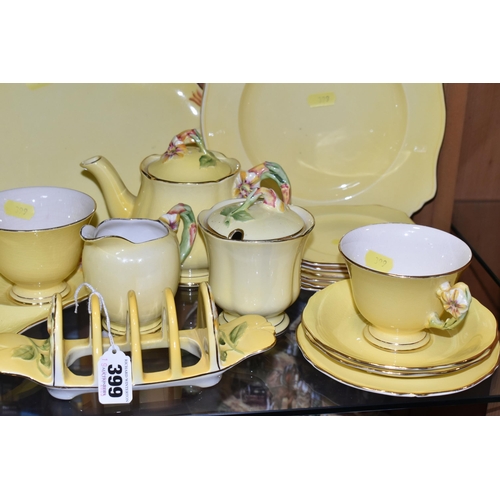 399 - A LARGE QUANTITY OF ROYAL WINTON YELLOW  'PETUNIA' PATTERN TABLEWARE, comprising a square cake plate... 