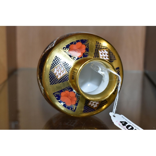 405 - A ROYAL CROWN DERBY 1128 OLD IMARI VASE, solid gold band, date cypher 1983 (1) (Condition report: a ... 