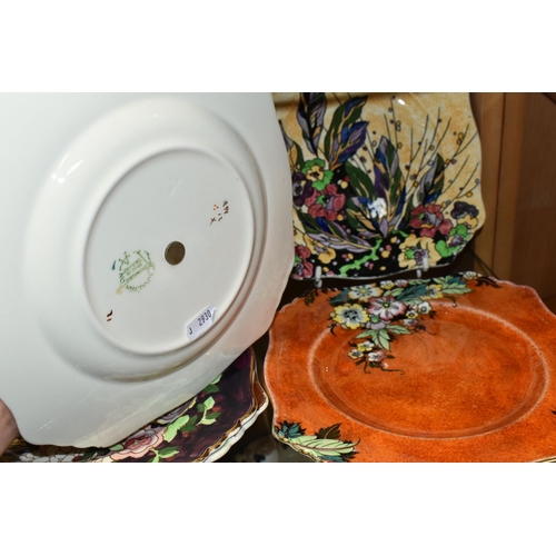 416 - A COLLECTION OF ART DECO STYLE ROYAL WINTON - GRIMWADES AND SIMILAR CAKE PLATES AND CAKE STANDS, twe... 