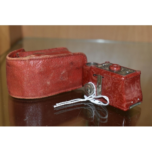 429 - A RED BAKELITE CORONET MIDGET  POCKET CAMERA, made by the Coronet Camera Co. Birmingham, with origin... 