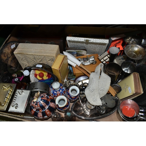 447 - TWO BOXES OF EMPTY JEWELLERY BOXES AND SUNDRY ITEMS, to include assorted empty jewellery boxes, some... 