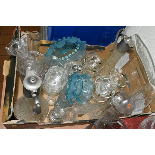 490 - TWO BOXES AND LOOSE GLASS WARES, to include a boxed Royal Doulton International bowl, a boxed Polish... 