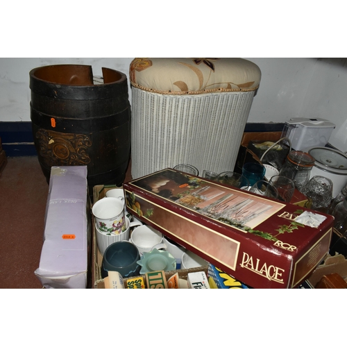 503 - FIVE BOXES AND LOOSE VINTAGE ADVERTISING PACKAGING AND SUNDRY HOMEWARES, to include boxed Lux, Persi... 