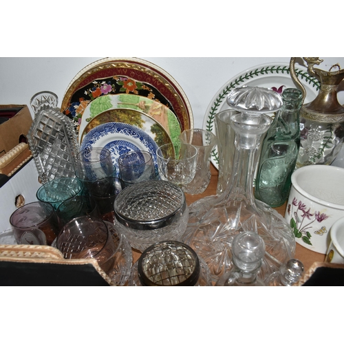 510 - THREE BOXES AND LOOSE CERAMICS AND GLASS WARES, to include a fifteen piece Art Deco Paragon part tea... 