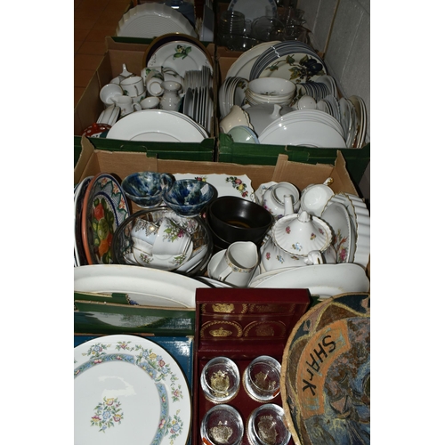 525 - FIVE BOXES OF CERAMICS, to include a boxed Royal Worcester 'Mayfield' pattern celebration cake stand... 