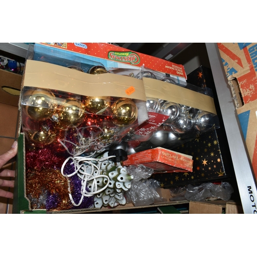 529 - FIVE BOXES OF VINTAGE AND MODERN CHRISTMAS DECORATIONS AND ORNAMENTS, to include vintage and modern ... 