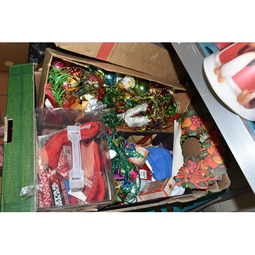 529 - FIVE BOXES OF VINTAGE AND MODERN CHRISTMAS DECORATIONS AND ORNAMENTS, to include vintage and modern ... 