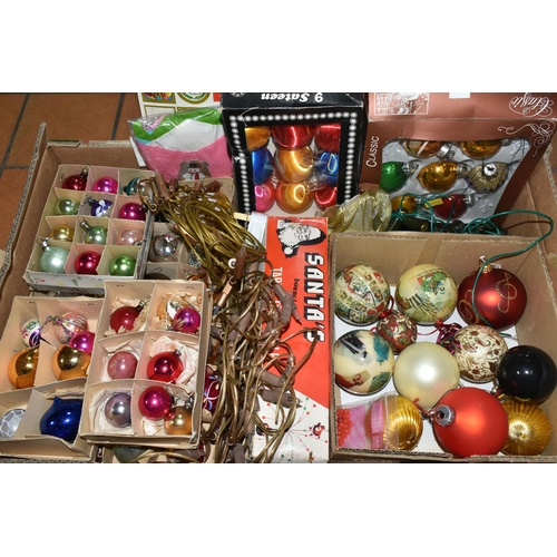 532 - FIVE BOXES OF ASSORTED 1960'S AND VINTAGE CHRISTMAS ORNAMENTS AND BAUBLES, to include vintage paper ... 