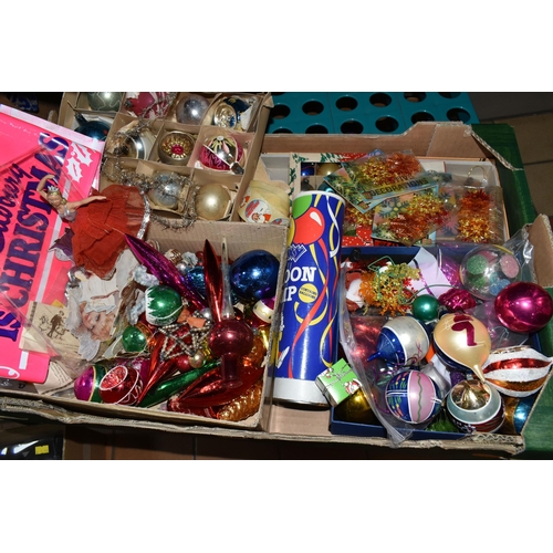 532 - FIVE BOXES OF ASSORTED 1960'S AND VINTAGE CHRISTMAS ORNAMENTS AND BAUBLES, to include vintage paper ... 