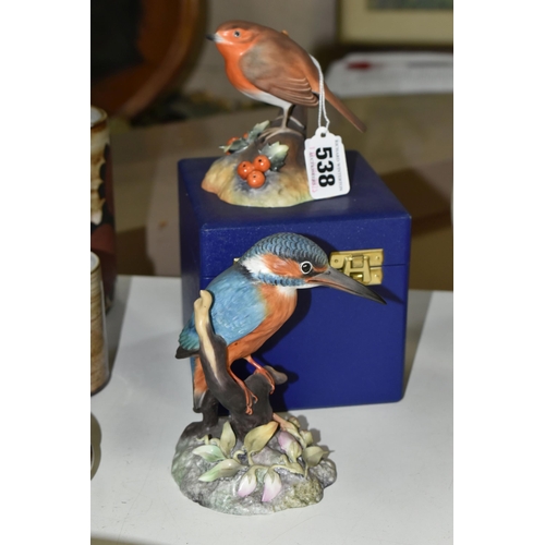 538 - TWO ROYAL CROWN DERBY BIRD FIGURES, comprising a boxed Robin, bearing red printed backstamp and date... 