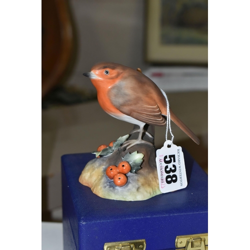 538 - TWO ROYAL CROWN DERBY BIRD FIGURES, comprising a boxed Robin, bearing red printed backstamp and date... 