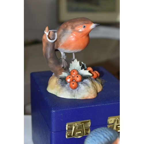 538 - TWO ROYAL CROWN DERBY BIRD FIGURES, comprising a boxed Robin, bearing red printed backstamp and date... 