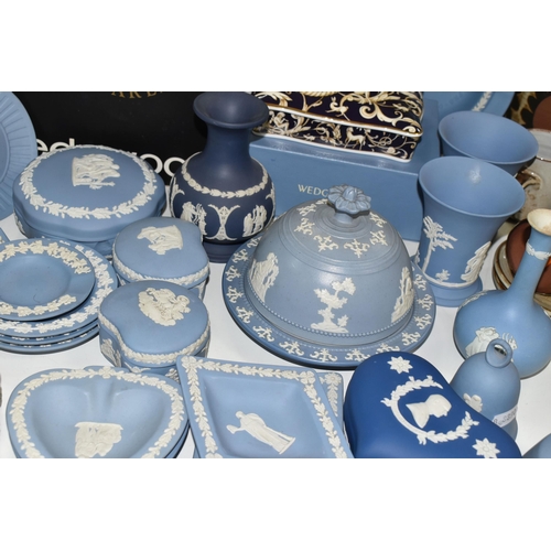 543 - A QUANTITY OF WEDGWOOD BLUE JASPERWARE, comprising a Ronson table lighter, a boxed fruit bowl, a bic... 