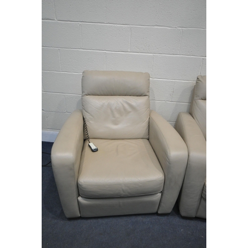 AN ITALSOFA CREAM LEATHER RECLINING THREE SEATER SETTEE