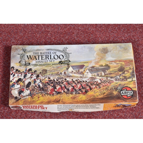 21 - A BOXED AIRFIX OO/HO THE BATTLE OF WATERLOO ASSAULT SET, No.51653-6, contents not checked but all it... 