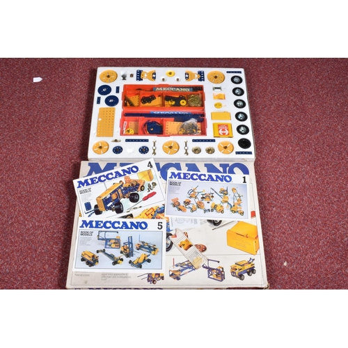 22 - A BOXED MECCANO MOTORISED SET No.5, (G7505) late 1970's blue and yellow era set, contents not checke... 