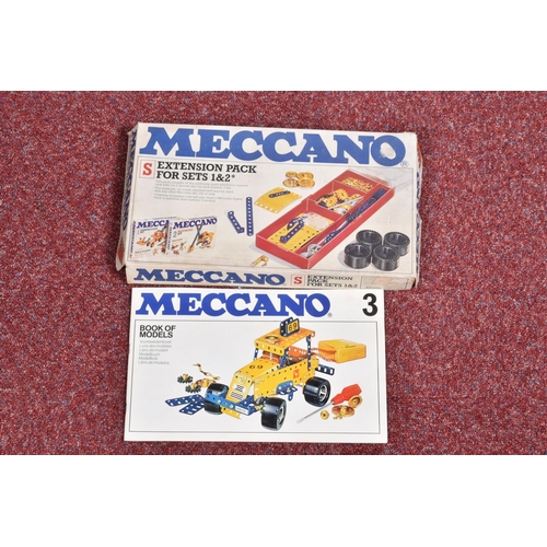 22 - A BOXED MECCANO MOTORISED SET No.5, (G7505) late 1970's blue and yellow era set, contents not checke... 