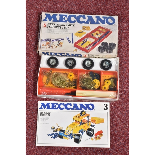 22 - A BOXED MECCANO MOTORISED SET No.5, (G7505) late 1970's blue and yellow era set, contents not checke... 