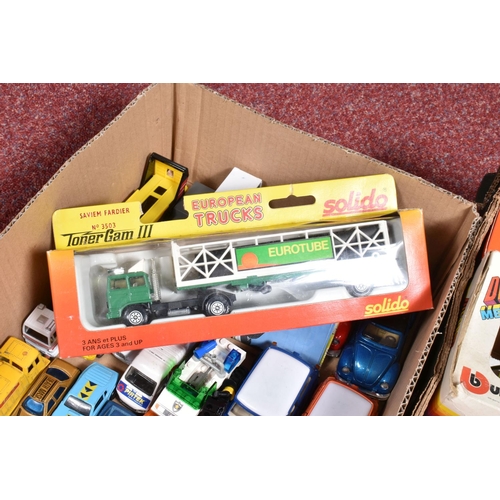 24 - A QUANTITY OF BOXED AND UNBOXED DIECAST VEHICLES, boxed and part boxed mainly lorry/truck models, to... 