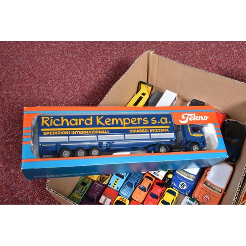 24 - A QUANTITY OF BOXED AND UNBOXED DIECAST VEHICLES, boxed and part boxed mainly lorry/truck models, to... 