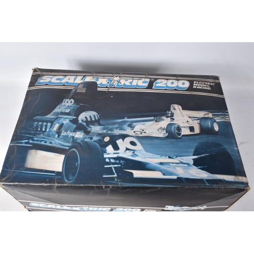 27 - A BOXED SCALEXTRIC 200 MOTOR RACING SET, No.C559, contents not checked but with both cars (both miss... 