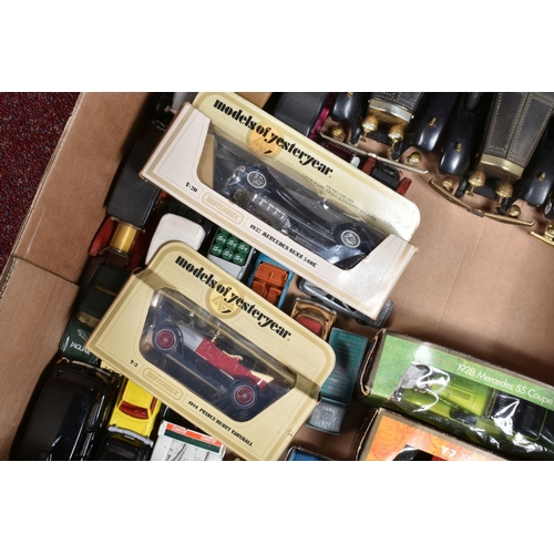 29 - A QUANTITY OF ASSORTED BOXED AND UNBOXED DIECAST VEHICLES, unboxed and assorted play worn diecast to... 