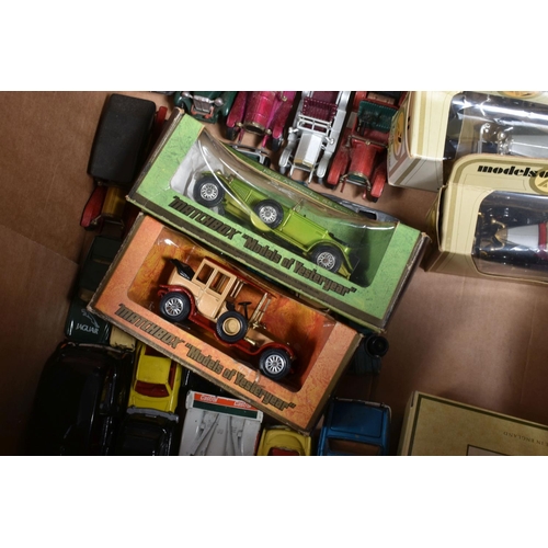 29 - A QUANTITY OF ASSORTED BOXED AND UNBOXED DIECAST VEHICLES, unboxed and assorted play worn diecast to... 