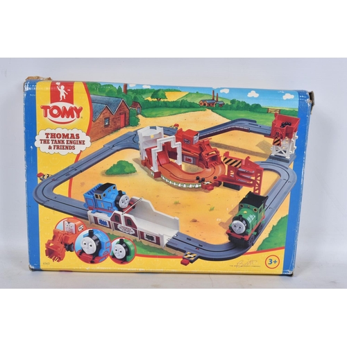 69 - A BOXED TOMY THOMAS THE TANK ENGINE AND FRIENDS BIG LOADER PLAY SET, No.6563, contents not checked b... 