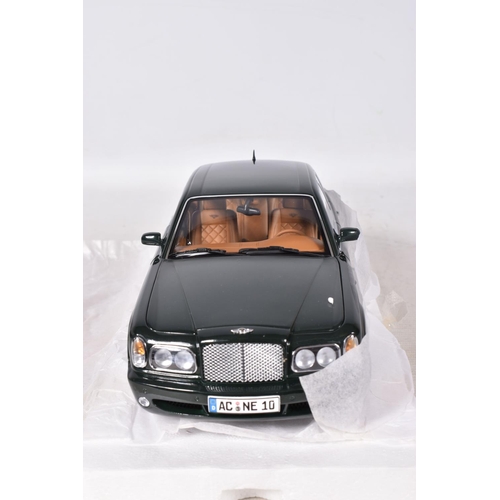 91 - A BOXED MINICHAMPS BENTLEY ARNAGE T 2002 1:18 MOCEL VEHICLE, numbered 100 139070, in metallic green,... 