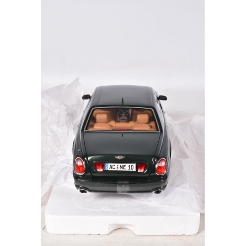 91 - A BOXED MINICHAMPS BENTLEY ARNAGE T 2002 1:18 MOCEL VEHICLE, numbered 100 139070, in metallic green,... 