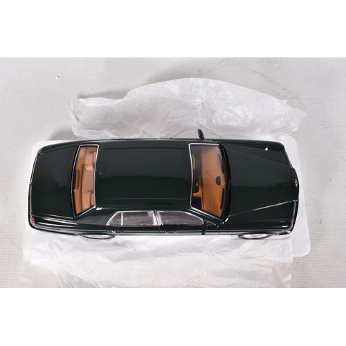 91 - A BOXED MINICHAMPS BENTLEY ARNAGE T 2002 1:18 MOCEL VEHICLE, numbered 100 139070, in metallic green,... 