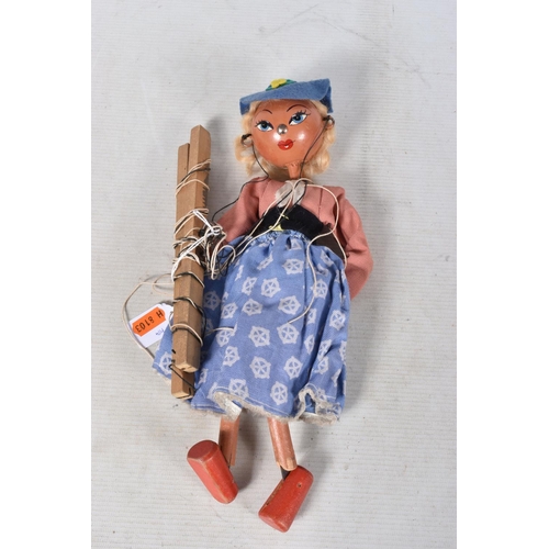 95 - SEVEN BOXED PELHAM SS MITZI AND FRITZI PUPPETS, four Fritzi and three Mitzi, one Fritzi with sword, ... 