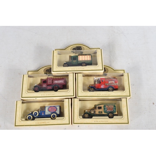 126 - A QUANTITY OF DINKY AND CORGI TOYS, to include model military vehicles such as a Dinky army wagon 62... 