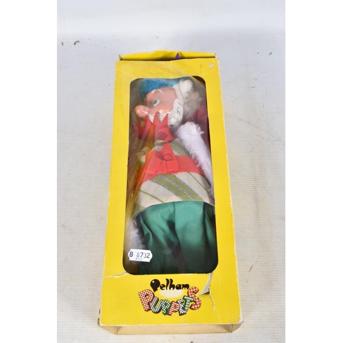 136 - TWO BOXED PELHAM SL63 PUPPETS, Queen and King, versions without label to clothing, both appear compl... 