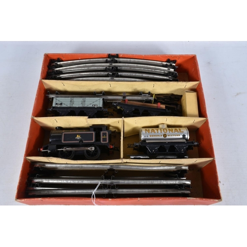 142 - A BOXED HORNBY TRAINS O GAUGE TANK GOODS SET, No.40, comprising 0-4-0 tank locomotive No.82011, B.R.... 