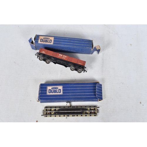 148 - A BOXED HORNBY DUBLO TANK GOOD SET, No.EDG17, comprising class N2 Tank locomotive No.69567, B.R. lin... 