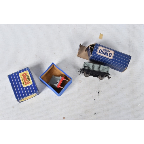 148 - A BOXED HORNBY DUBLO TANK GOOD SET, No.EDG17, comprising class N2 Tank locomotive No.69567, B.R. lin... 