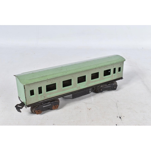 149 - A QUANTITY OF UNBOXED AND ASSORTED O GAUGE MODEL RAILWAY ITEMS, to include a repainted tinplate cloc... 