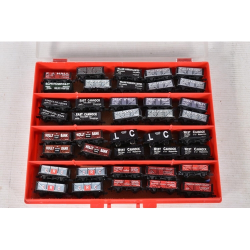 150 - A COLLECTION OF UNBOXED AND ASSORTED N GAUGE MODEL RAILWAY ITEMS, Graham Farish repainted/renumbered... 