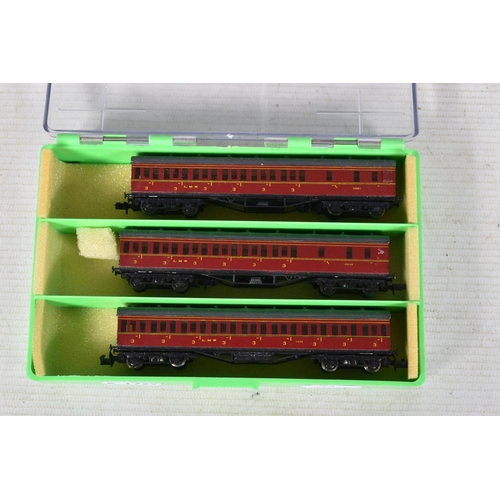 150 - A COLLECTION OF UNBOXED AND ASSORTED N GAUGE MODEL RAILWAY ITEMS, Graham Farish repainted/renumbered... 