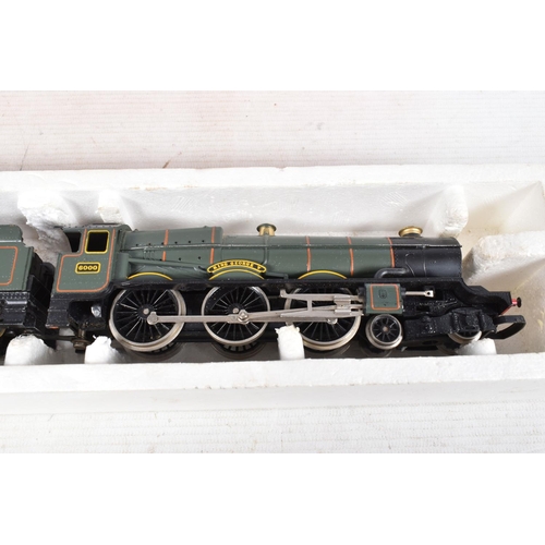 152 - THREE BOXED OO GAUGE GREAT WESTERN RAILWAY LOCOMOTIVES, Tri-ang Hornby Hall class 'Albert Hall' No.4... 