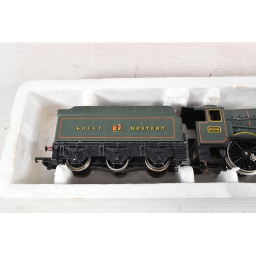 152 - THREE BOXED OO GAUGE GREAT WESTERN RAILWAY LOCOMOTIVES, Tri-ang Hornby Hall class 'Albert Hall' No.4... 