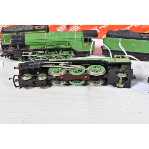 153 - THREE BOXED HORNBY OO GAUGE L.N.E.R. CLASS A1/A3 LOCOMOTIVES, 'Knight of Thistle' No.2564, 'Call Boy... 