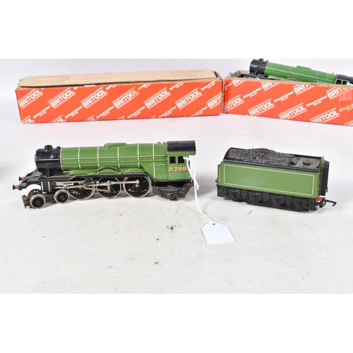 153 - THREE BOXED HORNBY OO GAUGE L.N.E.R. CLASS A1/A3 LOCOMOTIVES, 'Knight of Thistle' No.2564, 'Call Boy... 