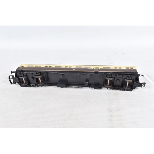 154 - A BOXED LIMA OO GAUGE G.W.R. RAILCAR, No.22 (L205132), missing one coupling bar, with a boxed Airfix... 